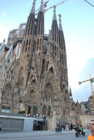 Нереальная Саграда фамилия